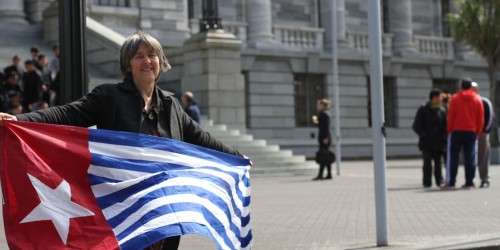 Catherine-Delahunty-with-West-Papua-flag-the-Morning-Star